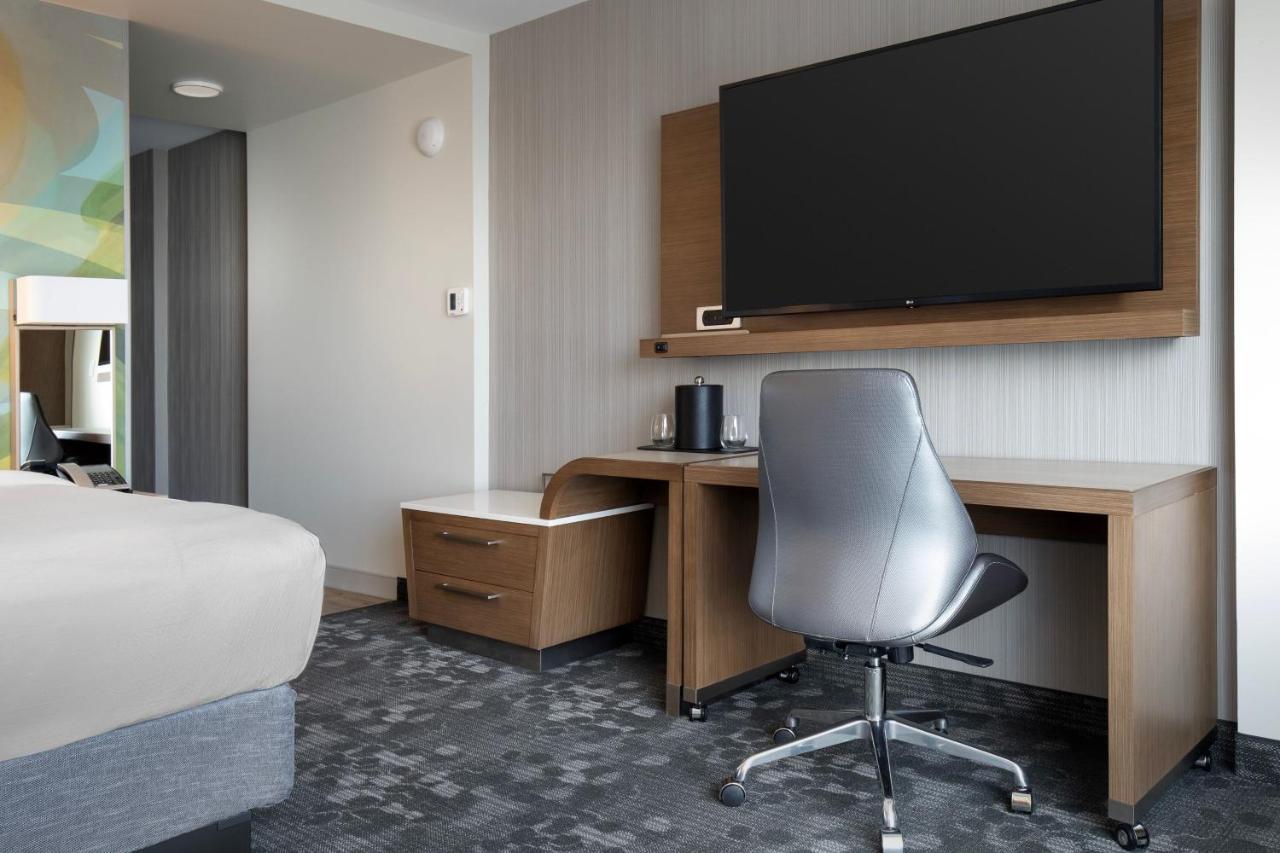 ホテル Courtyard By Marriott ナナイモ エクステリア 写真